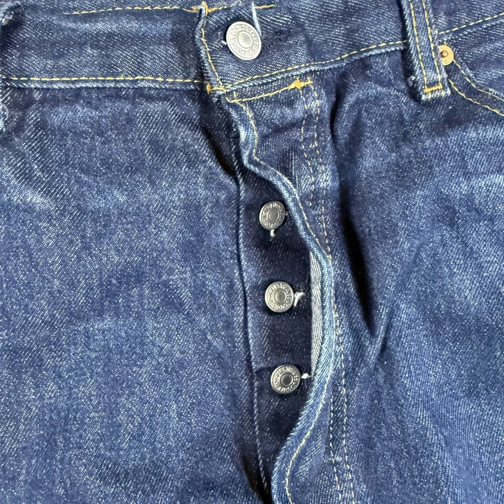 Levis 501 Original Fit Jeans Mens 40x34 Dark Wash Indigo Button Fly 00501-0000‎